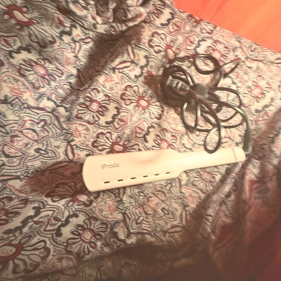 New w/o box.Professional highly rated IPRODA hair straightener!Out of stock - Picture 9 of 13